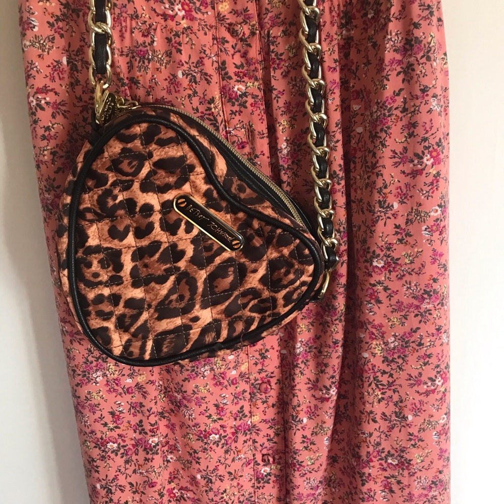 SOLD Betsey Johnson heart shaped bag 💜 - Picture 11 of 11